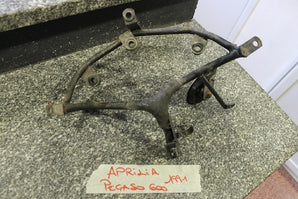 telaietto anteriore aprilia pegaso 600 Upper fairing bracket AP8135131
