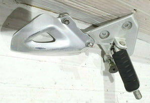 pedana anteriore destra triumph tiger 1050 front right footrest  T2080717